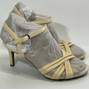 LifeStride MaeBree Butter Yellow Strappy Heels Size 8M New in Box Comfort Heels